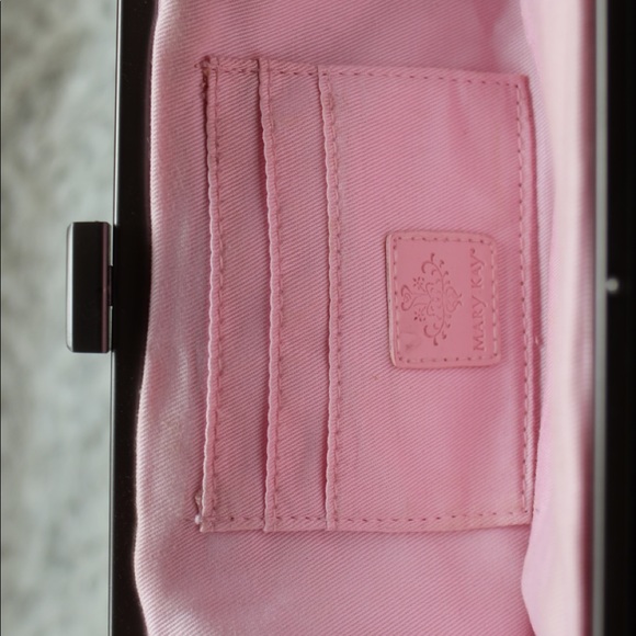 Black crushed velvet clutch from Mary Kay - Picture 6 of 8